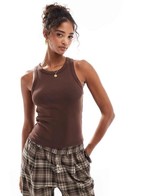 Canotta Con Scollo A Vogatore di Stradivarius in Brown