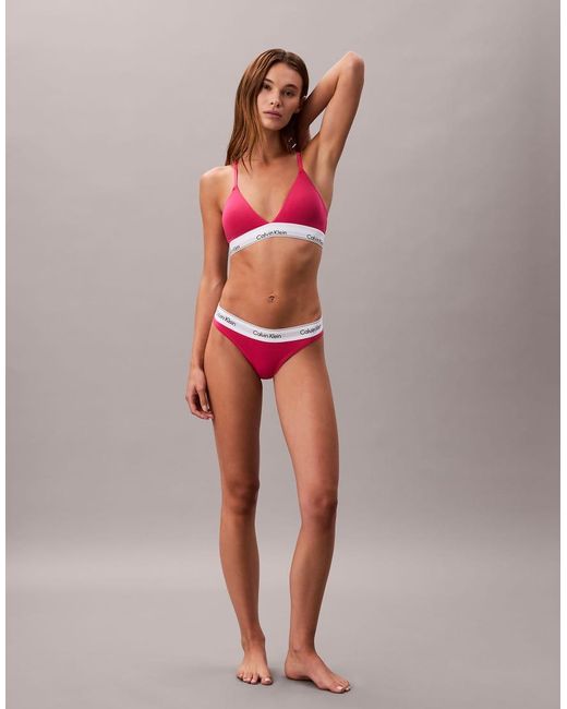 Tanga Vibrante Icon Cotton Modal De Calvin Klein de color Red