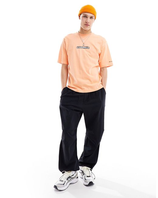 Exclusivité asos - - happiness ii - t-shirt avec imprimé au dos Columbia pour homme en coloris Orange