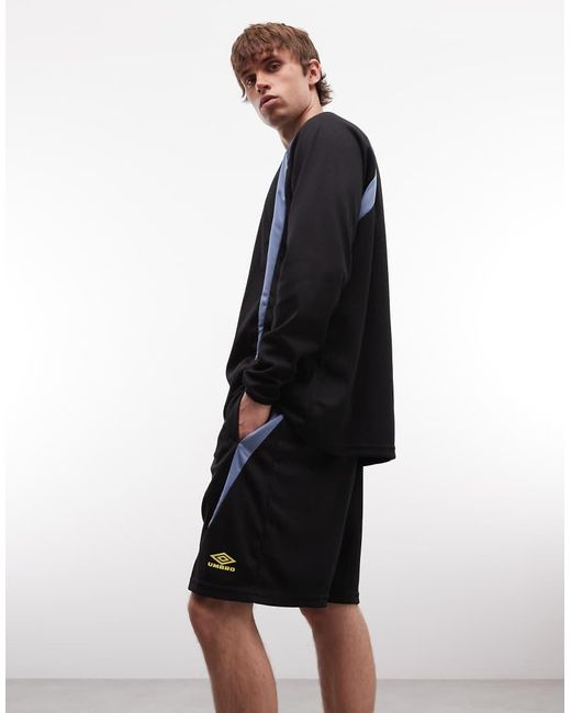 Umbro Black Panelled Oversized Short for men