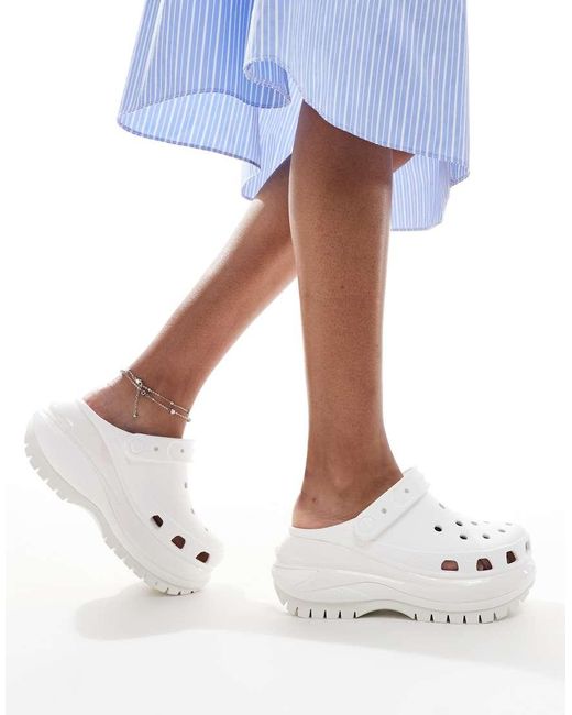 Zuecos Blancos Mega Crush De CROCSTM de color White