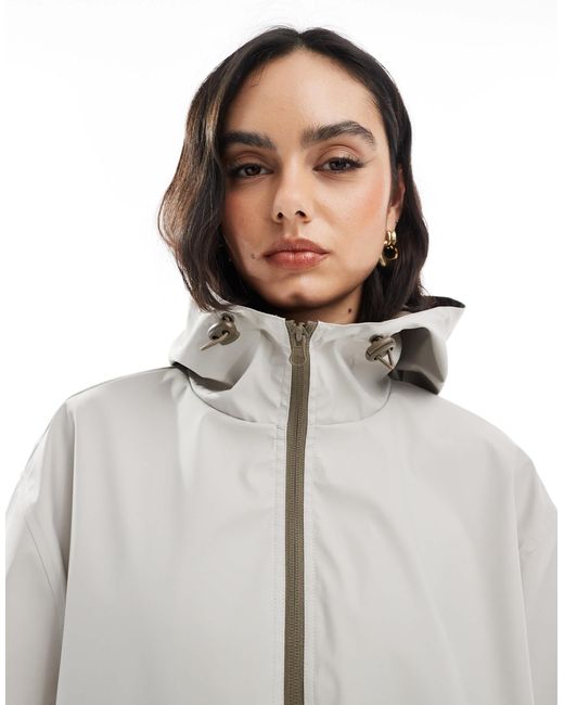 ASOS Gray – regenjacke mit kapuze und blockfarben-design