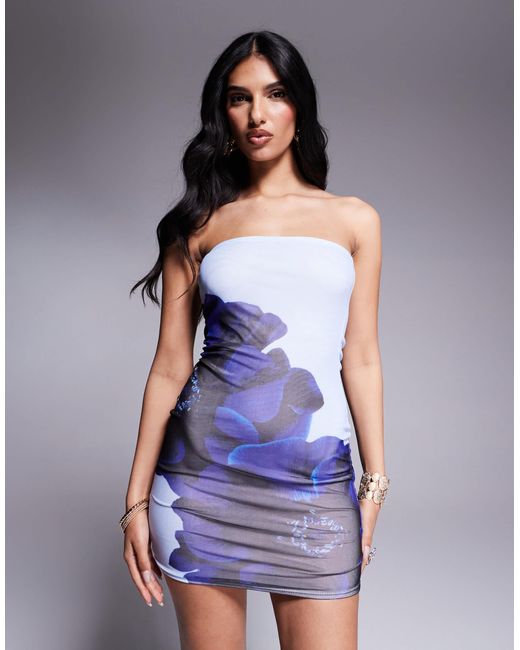 Exclusivité - - robe bandeau courte moulante en tulle double épaisseur à imprimé fleuri Kaiia en coloris Purple