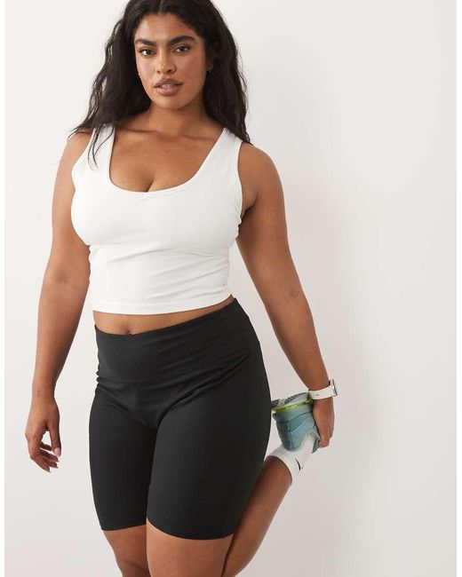 4505 White Curve Seamless V Neck Vest With Inner Bra