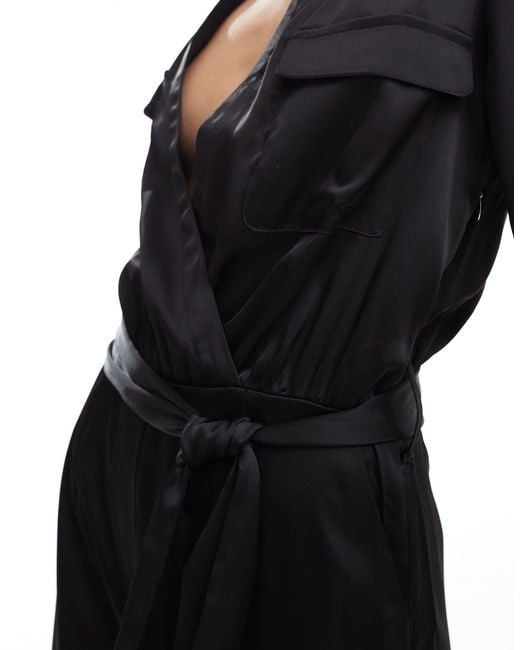 Pretty Lavish Black – utility-jumpsuit aus satin