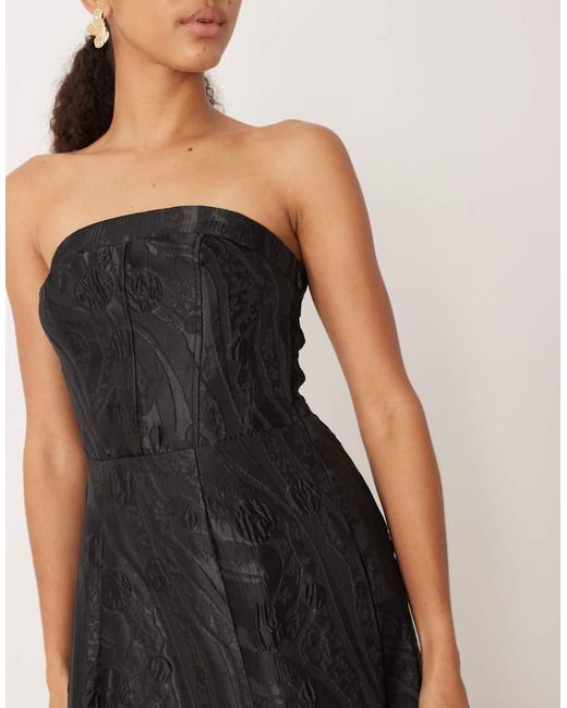 Vestito Midi Strutturato Jacquard A Fascia di Y.A.S in Black