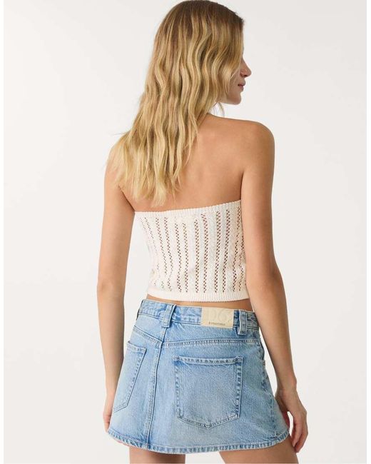 Top Allacciato Al Collo Color Vaniglia All'Uncinetto A Fiori di Stradivarius in White