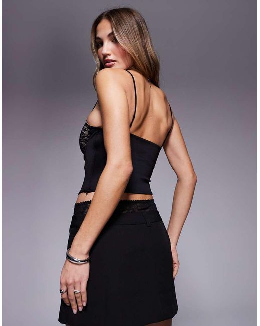 Top Corsetero De Tirantes Con Busto De Encaje De ASOS de color Black
