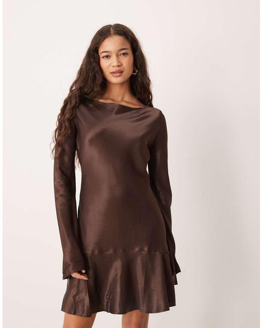 Vestido Corto Marrón Con Cintura Baja De Satén De ASOS de color Brown