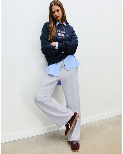 Stradivarius Joggingbroek Met Wijde Pijpen in het White