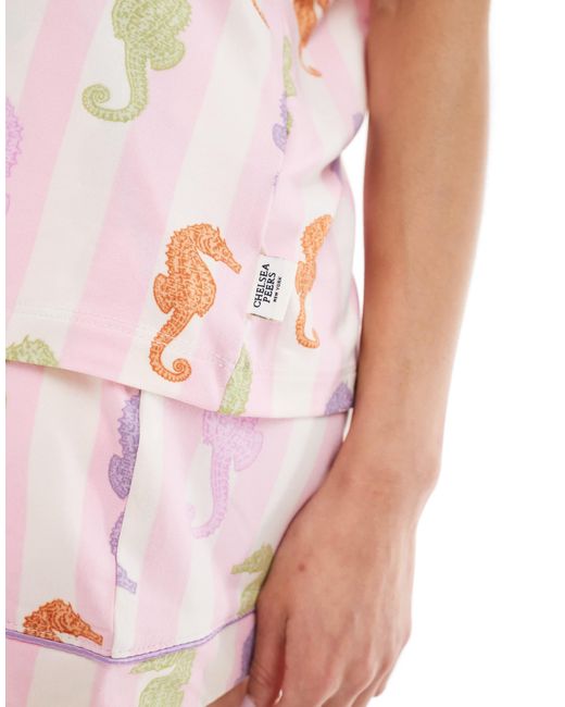 Exclusivité - - ensemble chemise manches courtes à revers et short en polyester à rayures et imprimé hippocampe Chelsea Peers en coloris Pink