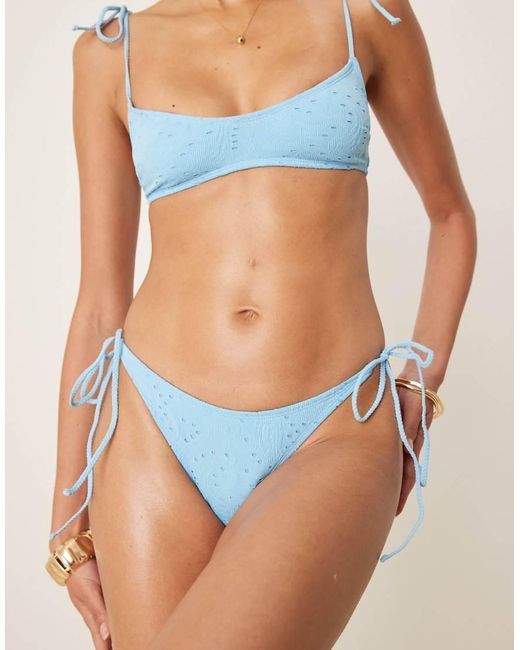 ASOS Tia in het Blue