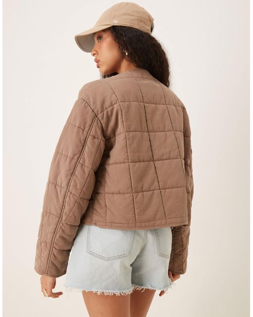 ASOS Brown – kragenlose kurze steppjacke