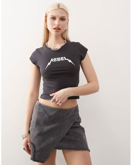 Noisy May Gray – knapp geschnittenes t-shirt