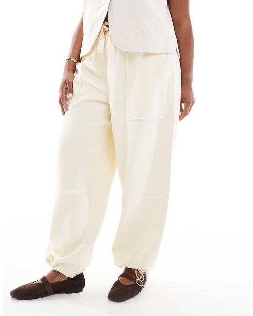 Curve di ASOS in White