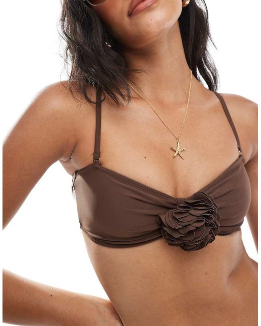Top Bikini A Fascia Color Cioccolato Con Fiore di Miss Selfridge in Brown