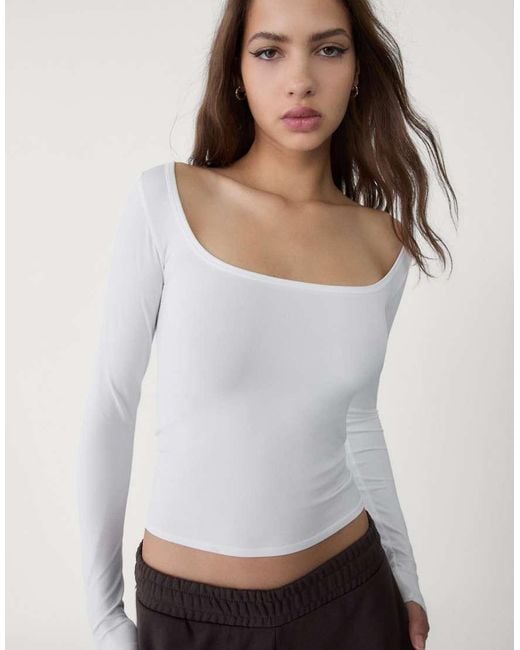 T-Shirt A Maniche Lunghe Bianca Senza Cuciture Con Scollo Squadrato di Stradivarius in White