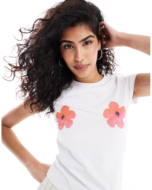 T-shirt effet rétréci à imprimé fleurs d'hibiscus ASOS en coloris White