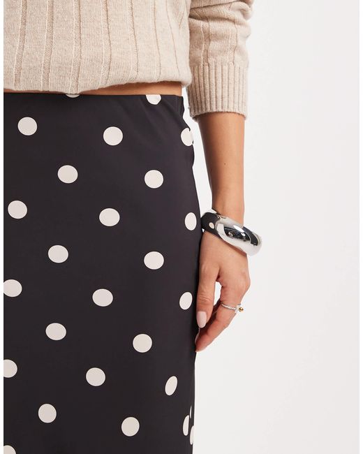 ASOS White – gepunkteter, asymmetrischer maxirock aus satin