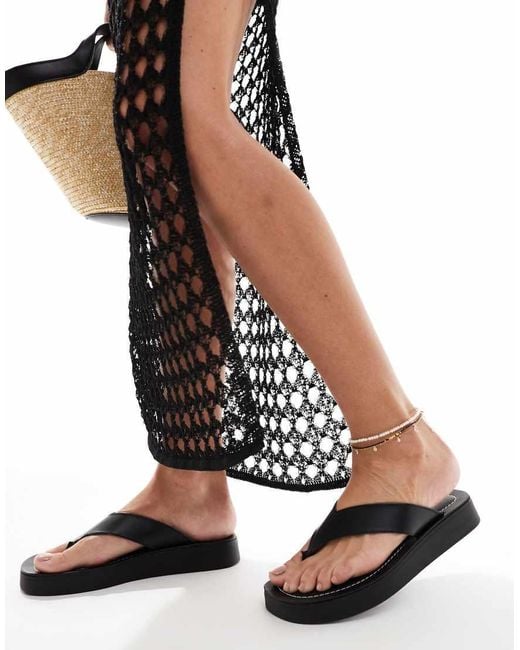 Schuh Black Tanisha Flatform Flip Flop Sandals