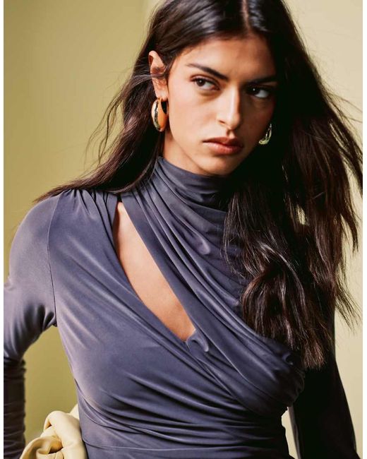 Top A Maniche Lunghe Drappeggiato Con Intaglio Sullo Scollo di ASOS in Black