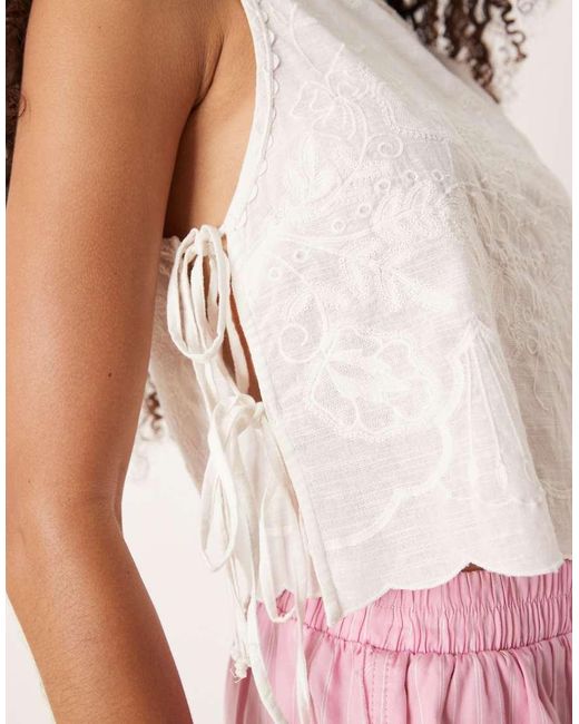 Free People Tanktop Met Geborduurde Details En Gestrikte Zijkanten in het Pink