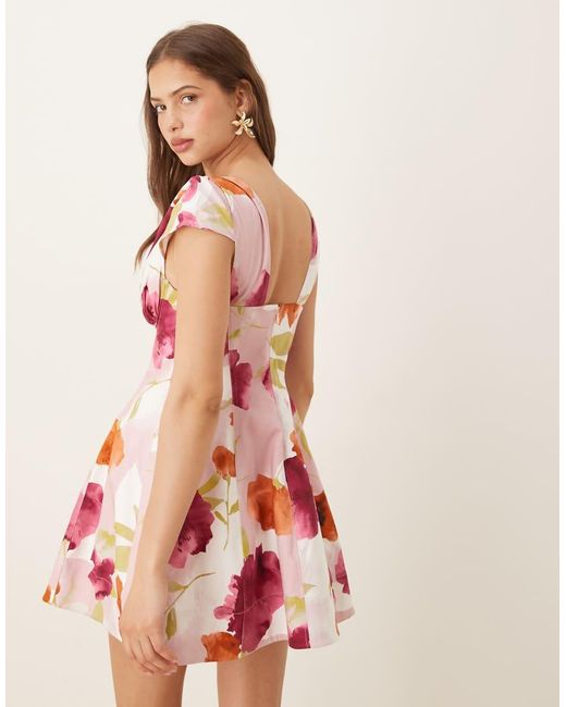 Vestito Corto Ibrido Taglio Sbieco Con Corsetto A Fiori di ASOS in Pink