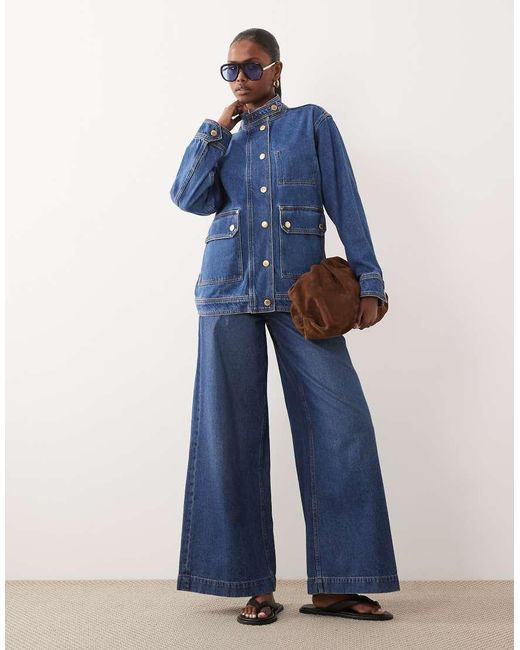 Nikki Barbour de color Blue
