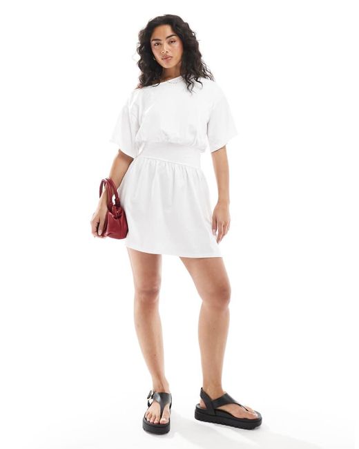Vestito T-Shirt Corto Svasato Bianco Con Scollo A Barchetta di ASOS in White