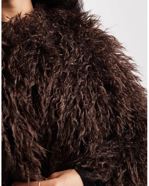 Veste en fausse fourrure à poils longs - marron New Look en coloris Black