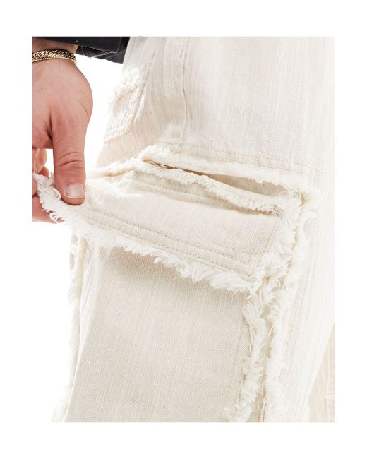 Jeans cargo bianchi con orlo grezzo di Bershka in White da Uomo