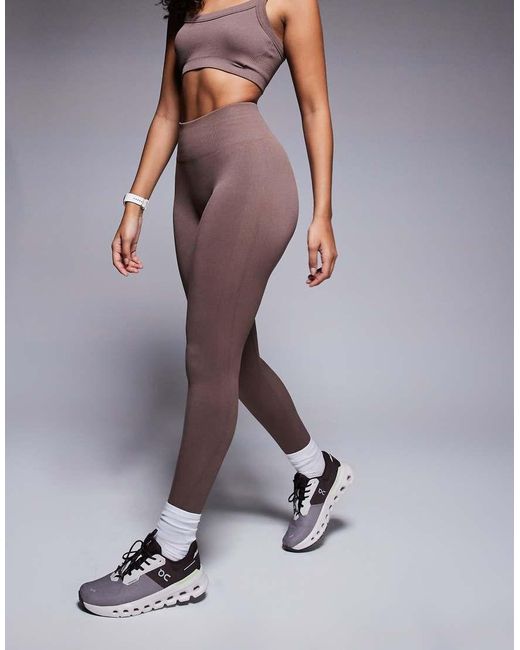 Leggings Deportivos Color Chocolate Con Leche Moldeadores De Talle Alto Sin Costuras De Hourglass-Marrón 4505 de color Gray