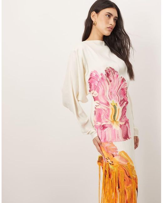 Vestito Lungo Ricamato A Fiori Con Maniche Lunghe, Schiena Scoperta E Frange di ARRANGE in Pink