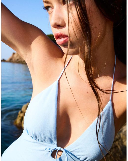 Robe mi-longue en lin mélangé avec dos nu et liens - clair Bershka en coloris Blue