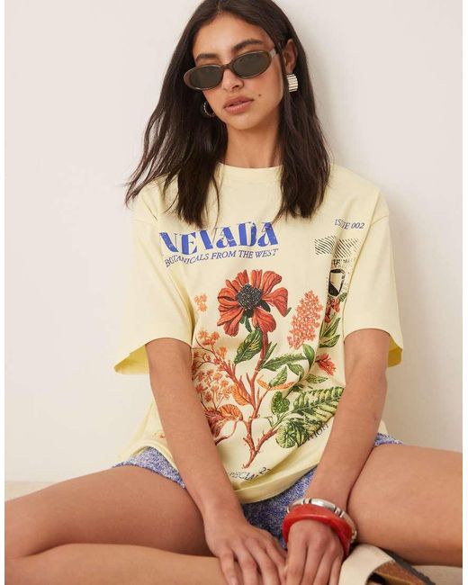 T-Shirt Oversize Gialla Con Grafica Botanica "Nevada" di ASOS in Natural