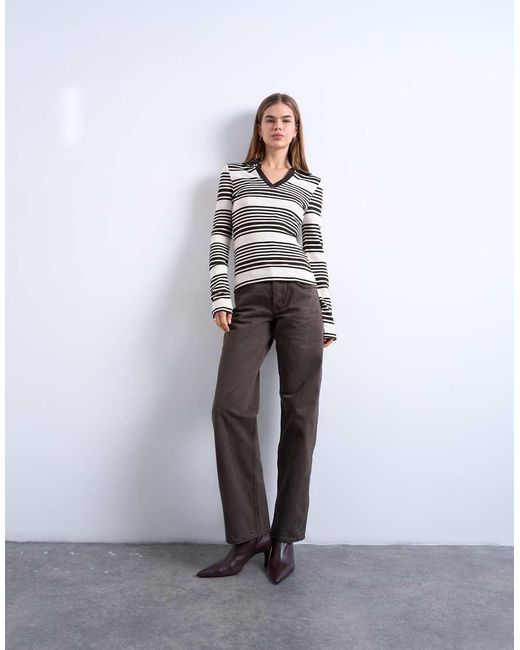 Polo Color Cioccolato Ed Écru A Righe Con Scollo A V di TOPSHOP in Gray