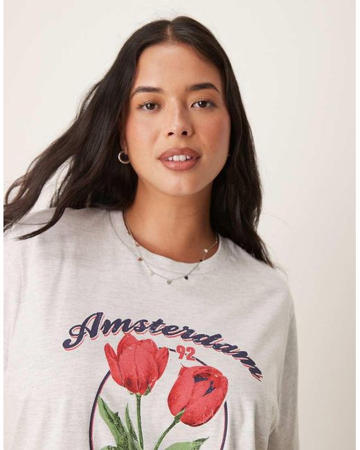 Camiseta Gris Jaspeado De Corte Estándar Con Estampado Gráfico De Tulipanes Y Texto "Amsterdam" De Asos Design Curve ASOS de color White