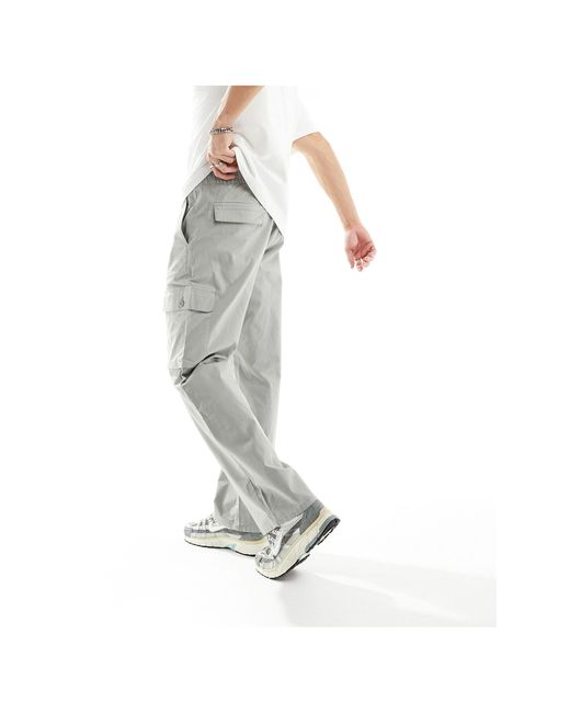 Pantaloni cargo a fondo ampio grigi di Bershka in White da Uomo