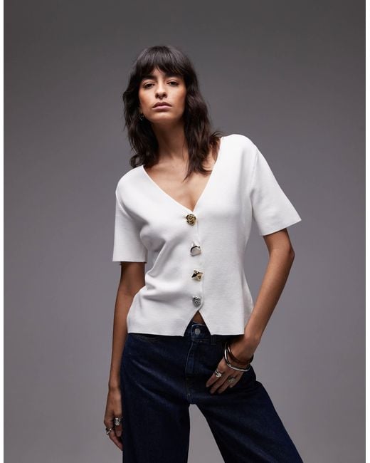 Gilet à manches courtes et col v en maille compacte avec boutons dorés Mango en coloris Gray