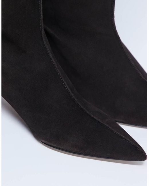 Botas Por La Rodilla Marrón Con Puntera Fina De Ante Premium Sophie De TOPSHOP de color Black