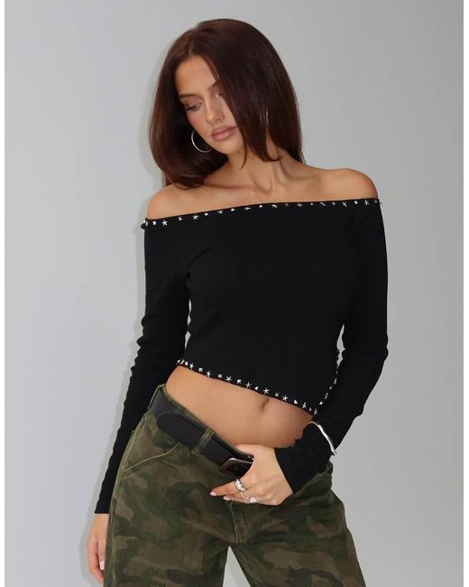 Top De Manga Larga Con Bajo Asimétrico, Detalle De Tachuelas Y Escote Bardot Perfect Cadence De Princess Polly de color Black