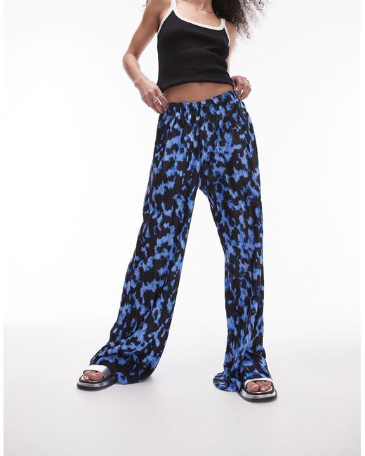 Pantalon ample en tissu plissé effet froissé à imprimé flou TOPSHOP en coloris Blue
