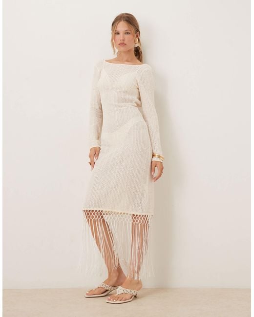 Robe mi-longue en maille crochetée avec dos ouvert et ourlet à franges - crème Amy Lynn en coloris Natural