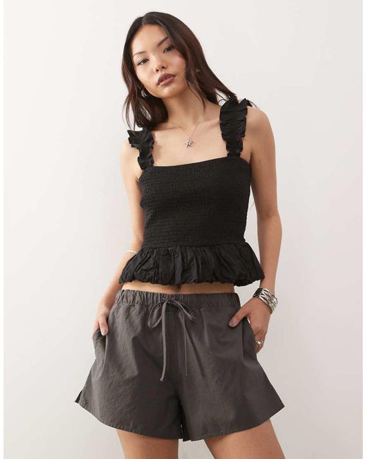 Pantaloncini Con Vita Elasticizzata Sporco di Weekday in Black