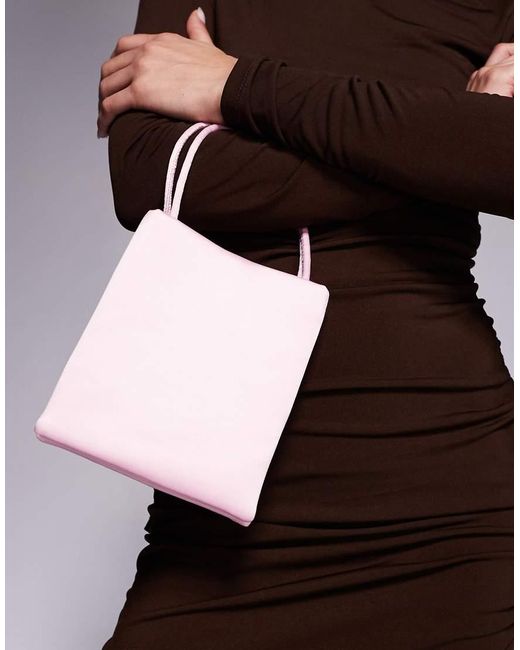 Mango Featuring Kaia Gerber in het Black