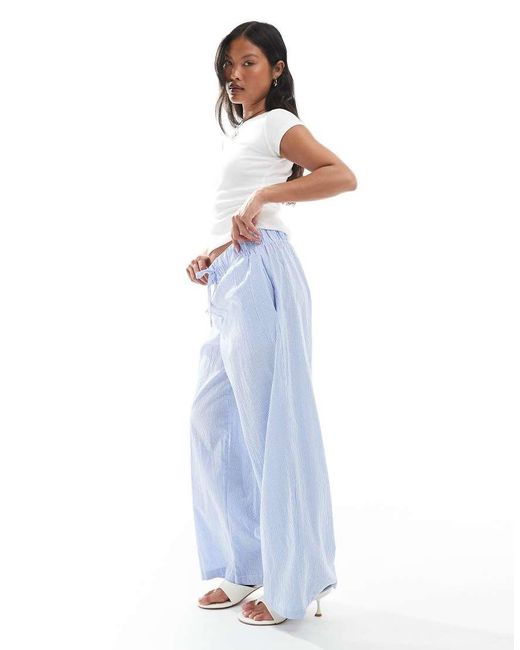 Pantaloni A Fondo Ampio A Righe di Only Petite in Blue