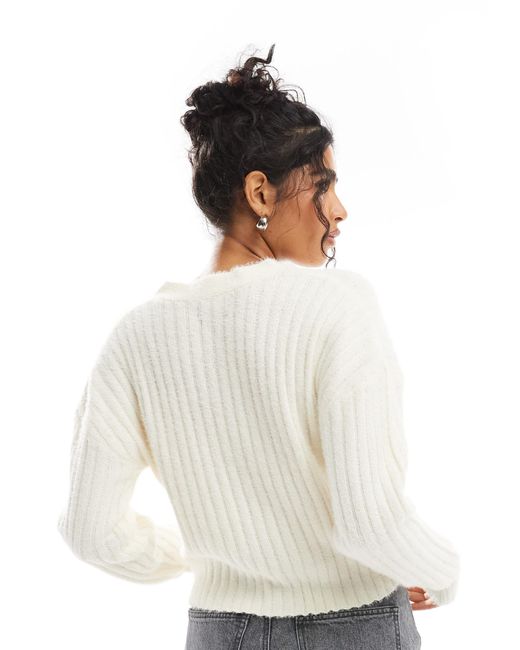 Wednesday's Girl White – flauschige, strukturierte strickjacke