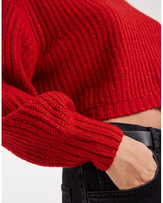 Threadbare Red – cropped-pullover aus geripptem strick