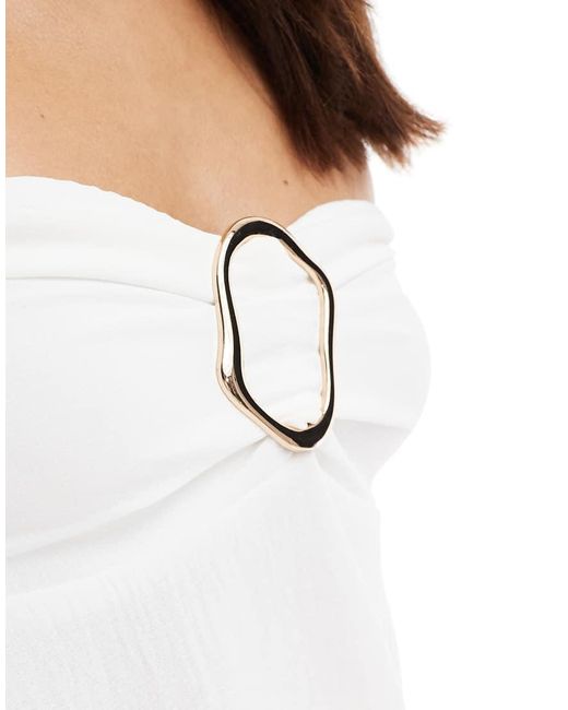 Top Veraniego Estilo Babydoll Con Escote Palabra De Honor Y Detalle Metálico De Miss Selfridge de color White