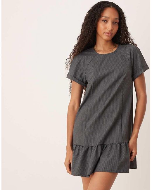 Vestido Corto Gris Amplio Con Raya Diplomática, Cuello Redondo Y Cintura Baja De -Azul Marino ASOS de color Gray